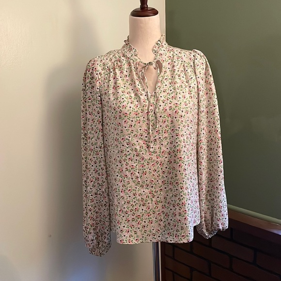 cupcakes & cashmere Tops - S Cupcakes and Cashmere Blouse C05 6251